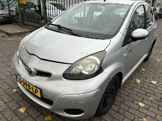 krockskadad bil auto Toyota Aygo 1.0-12V Access  5 Drs - Airco 2009/3