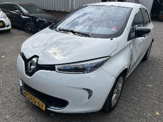 Damaged car Renault Zoé Zen 2013/12
