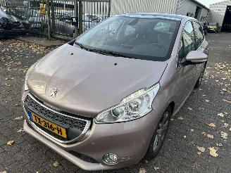 krockskadad bil auto Peugeot 208 1.6 VTI  Allure  5 drs  ( Panoramadak- Leer ) 2012/6