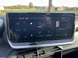 Peugeot 2008 1.2 PureTech  Allure picture 11