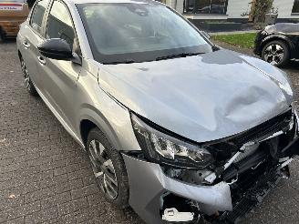 Peugeot 208 1.2 Hybrid  Automaat Style  met 2836 Km  ( nieuwprijs 30500,00 ) picture 3