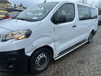 Schadeauto Peugeot Expert Electrisch   Automaat  9 persoons 2023/9