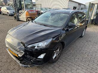 skadebil auto Ford Focus 1.0 EcoBoost Stationcar  Edition Business 2022/1