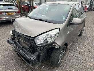 skadebil auto Kia Picanto 1.0 CVVT First Edition 2015/7