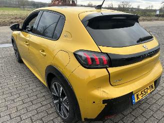 Peugeot 208 1.2 PureTech   GT picture 7