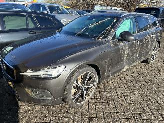 Schadeauto Volvo V-60 2.0 T6 AWD  Recharge Plug-in Hybrid Ultra Bright  ( Leer-Panoramadak ) 2025/3