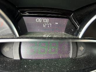 Renault Clio 0.9 TCE   5 drs picture 7