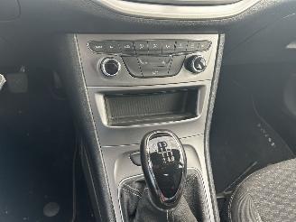 Opel Astra Sports Tourer 1.2 Edition picture 10