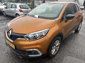 skadebil auto Renault Captur 0.9 TCE  Limited 2019/12