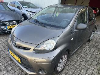 krockskadad bil auto Toyota Aygo 1.0 VVT-I  Comfort  5 Drs -Airco 2013/4