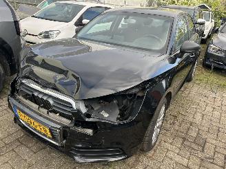 Voiture accidenté Audi A1 1.2 TFSI  Attraction  5 drs 2014/7