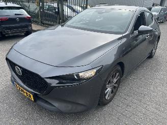 Vaurioauto  passenger cars Mazda 3 2.0 SkyActive-G  Hybrid 2019/8