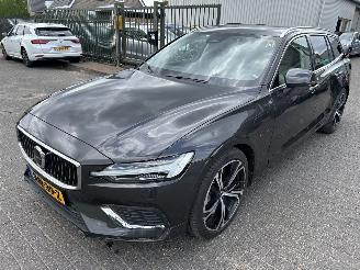 Auto incidentate Volvo V-60 2.0 T6 AWD  Recharge Plug-in Hybird Ultra Bright ( Leer-Panoramadak ) 2025/3