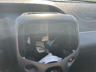 Toyota Aygo 1.0 VVT-i  x-Play   ( Diefstal radio ) picture 9