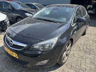 uszkodzony samochody osobowe Opel Astra 1.4 Turbo   5 Drs 2010/4