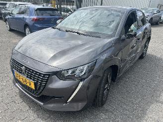 krockskadad bil auto Peugeot 208 1.2 PureTech Allure 2023/7
