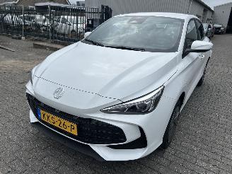 damaged passenger cars MG 3 Hybrid  1.5 hev  Automaat 2026/6