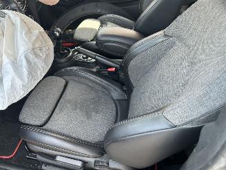 Mini Cooper 1.5 picture 9
