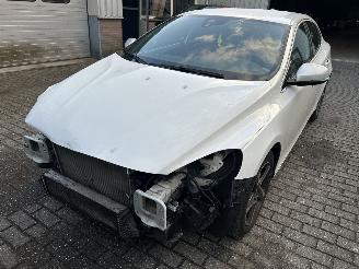 krockskadad bil auto Volvo V-40 2.0 D   R Design 2014/11