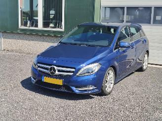 krockskadad bil auto Mercedes B-klasse 180 Ambition Aut. Cruise Clima Navi 2012/7