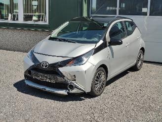 Vaurioauto  passenger cars Toyota Aygo 1.0 VVT-i  X-Play Cruise 2015/2