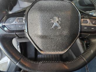Peugeot 208 EV Allure 50kWh picture 12