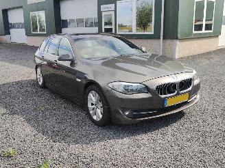 Voiture accidenté BMW 5-serie 530D ExecutiveTouring 2011/1
