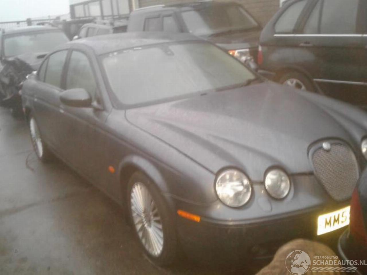 Jaguar S-type 