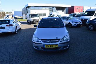 krockskadad bil auto Opel Corsa 1.2 16V TWINPORT 3 DEURS 2005/6