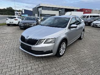 uszkodzony samochody osobowe Skoda Octavia 85 KW LIMOUSINE FACELIFT AMBITION KLIMA 2017/5