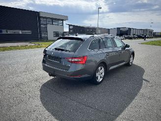 Skoda Superb 1.6 TDI KLIMA NAVI PANORAMA XENON picture 5