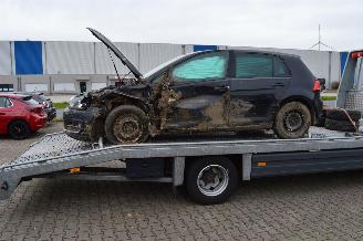 Schadeauto Volkswagen Golf 2.0 TDI ALSTAR 110 KW 2016/9