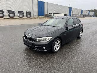 Schadeauto BMW 1-serie 116d Sport-Line Klima Navi Schiebdach voll 2015/11