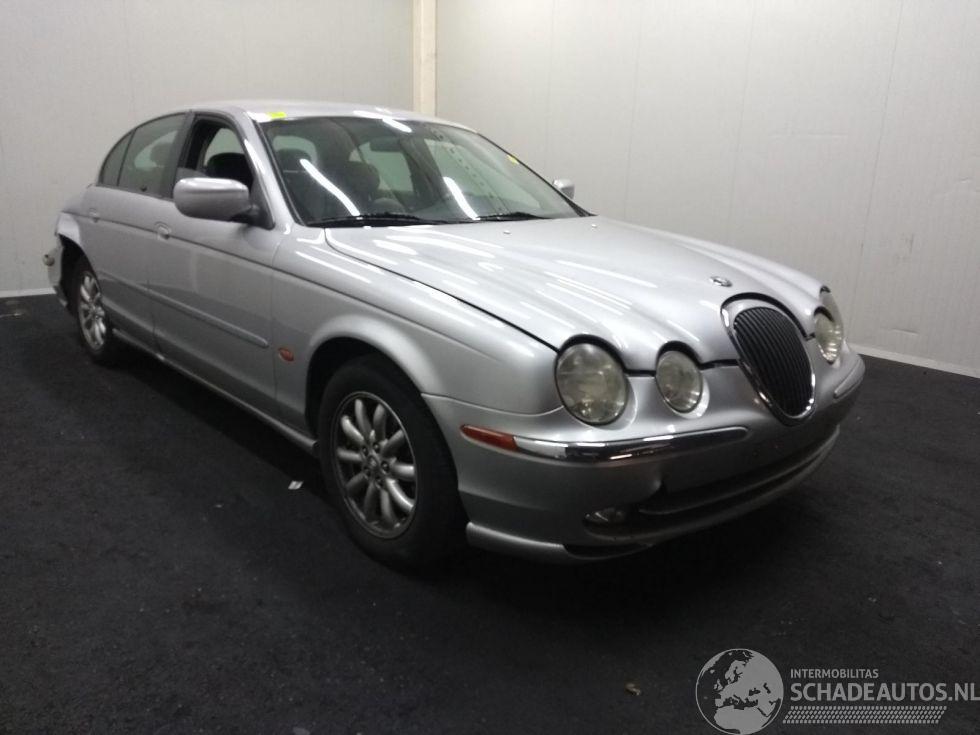 Jaguar S-type 