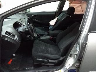 Honda Civic HYBRID picture 4