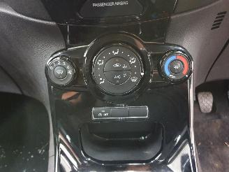 Ford Fiesta  picture 11