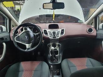Ford Fiesta 1.4 Ghia picture 12
