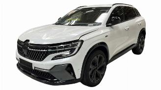 Coche siniestrado Renault Austral TCE 160 E-tech 2023/11