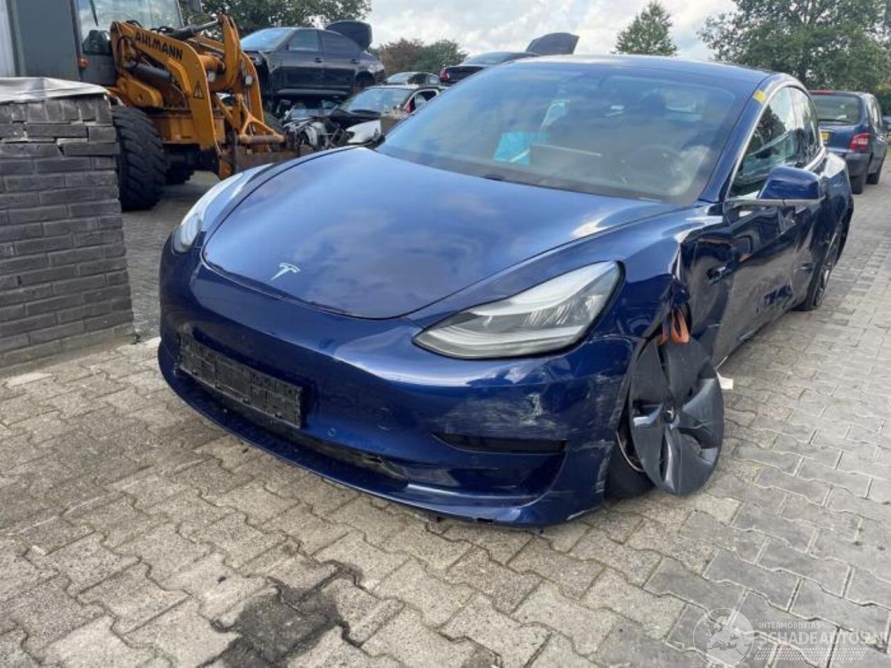 Tesla Model 3 Model 3, Sedan, 2017 Standard RWD Plus 60 kWh