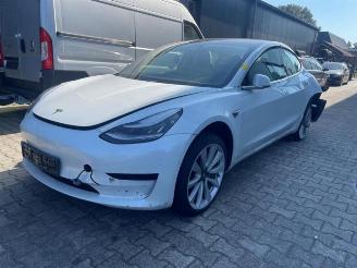 Salvage car Tesla Model 3 Model 3, Sedan, 2017 Long Range AWD 75 kWh 2020/3