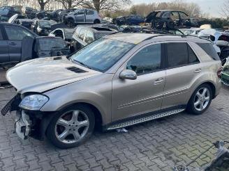 Vrakbiler auto Mercedes ML ML II (164/4JG), SUV, 2005 / 2011 3.0 ML-320 CDI 4-Matic V6 24V 2007/4