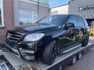 Vrakbiler auto Mercedes ML ML III (166), SUV, 2011 / 2015 3.0 ML-350 BlueTEC V6 24V 4-Matic 2013