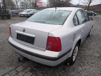 Volkswagen Passat 1.6 picture 5