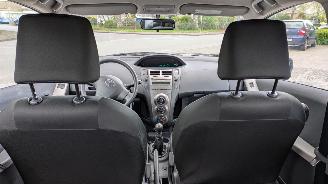 Toyota Yaris 1.0 picture 12