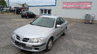 Sloopauto Nissan Almera  2002/3