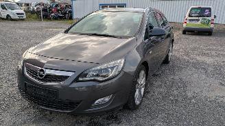 Salvage car Opel Astra 1.7 CDTI 2011/5