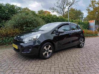 krockskadad bil auto Kia Rio 1.2 CVVT Design Edition 5drs 2012/11