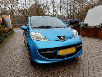 Peugeot 107 1.0-12V XR airco picture 17