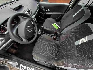 Renault Clio 1.2-16V Special Rip Curl picture 8