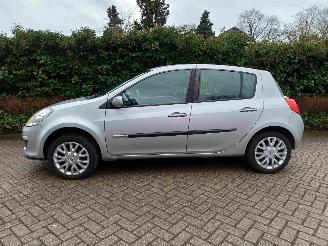 Renault Clio 1.2-16V Special Rip Curl picture 13